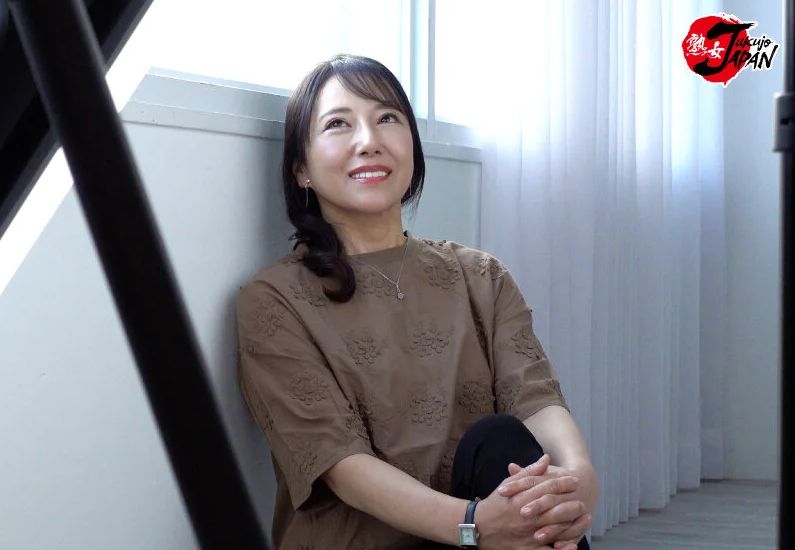 ダメぇイッちゃうぅ！白石芳恵、奇跡の五十路妻が初脱ぎで遅咲きイキ